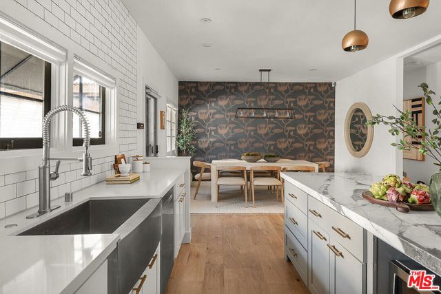 940 Westchester Place, Los Angeles, CA 90019