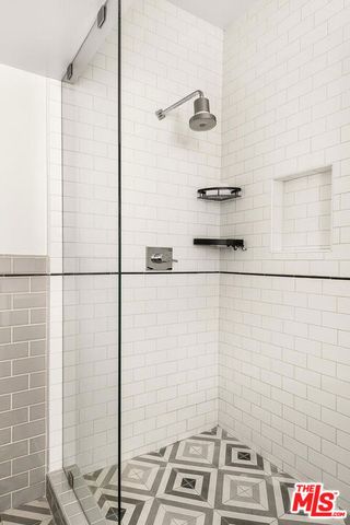 940 Westchester Place, Los Angeles, CA 90019