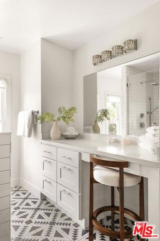 940 Westchester Place, Los Angeles, CA 90019