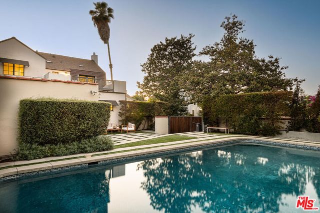 940 Westchester Place, Los Angeles, CA 90019