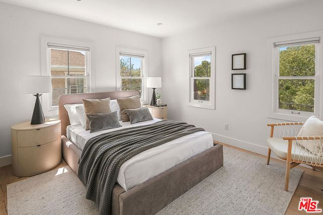 940 Westchester Place, Los Angeles, CA 90019