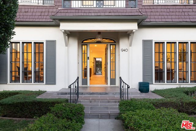 940 Westchester Place, Los Angeles, CA 90019