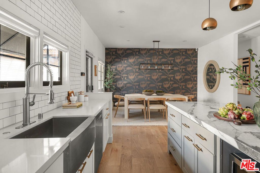 Image 14 of property listing at 940 Westchester Place, Los Angeles, CA 90019