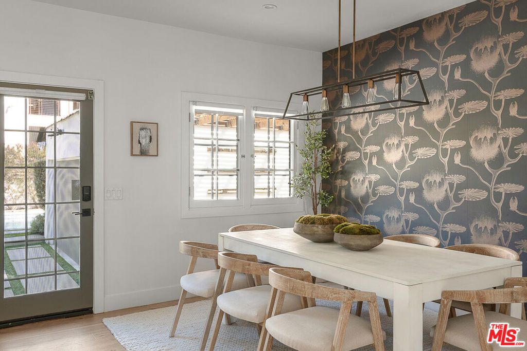 Image 15 of property listing at 940 Westchester Place, Los Angeles, CA 90019