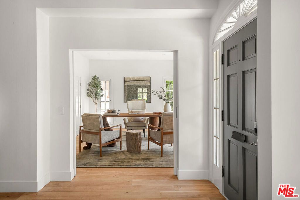 Image 16 of property listing at 940 Westchester Place, Los Angeles, CA 90019