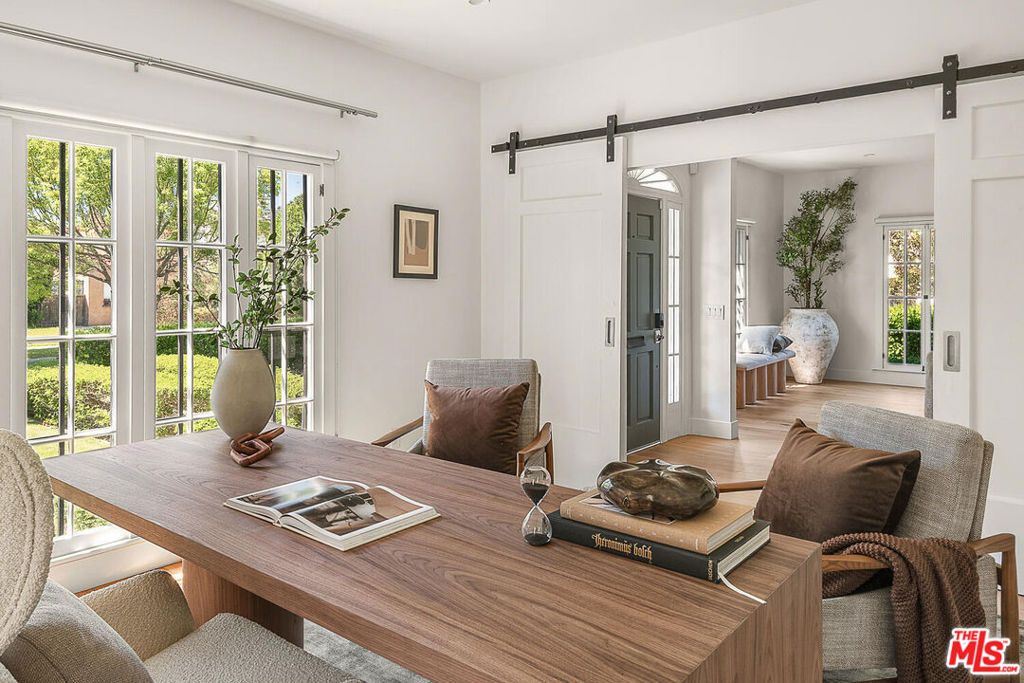 Image 18 of property listing at 940 Westchester Place, Los Angeles, CA 90019