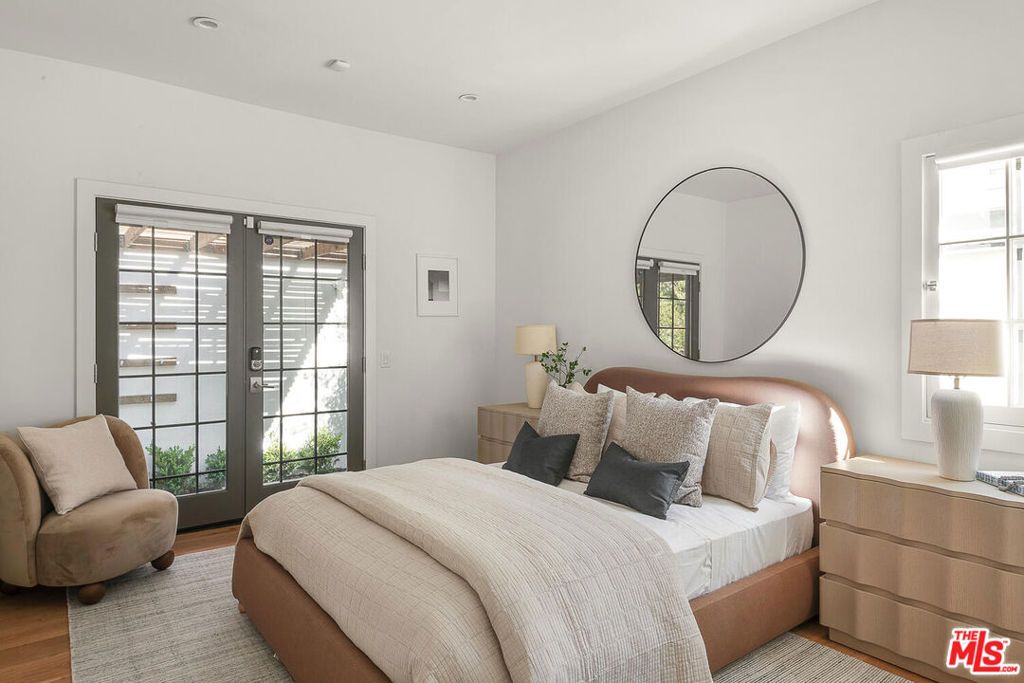 Image 19 of property listing at 940 Westchester Place, Los Angeles, CA 90019