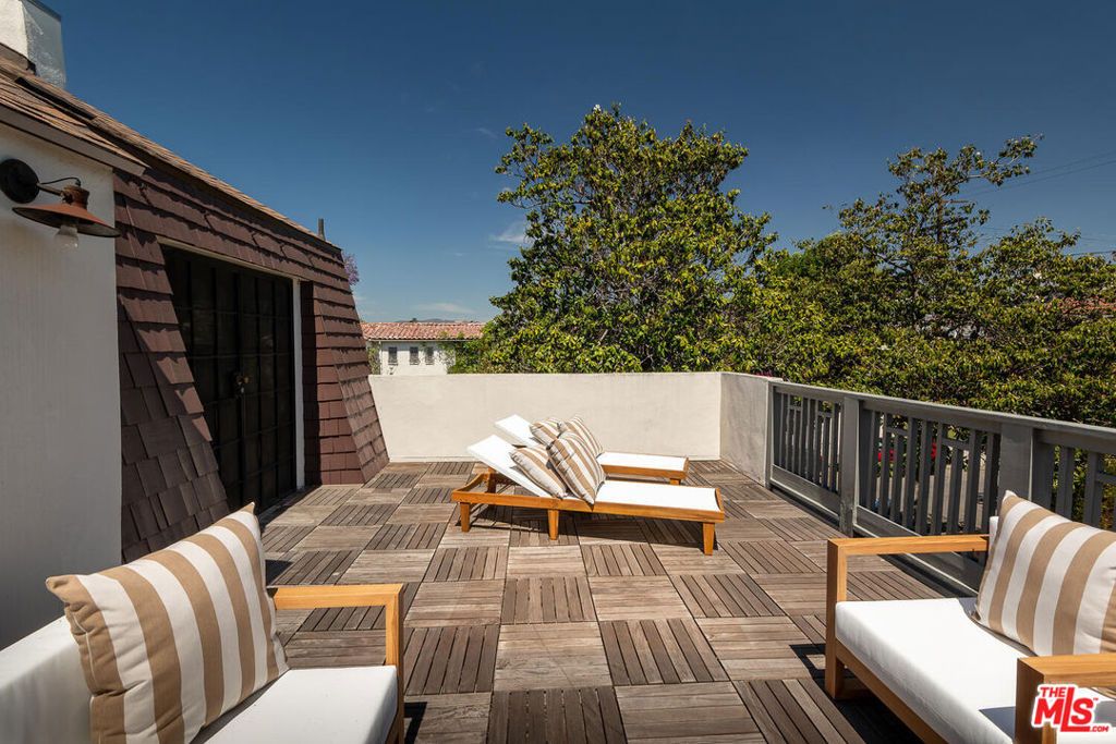 Image 23 of property listing at 940 Westchester Place, Los Angeles, CA 90019