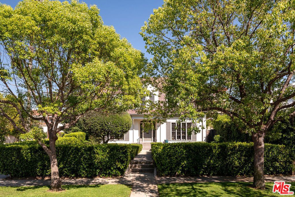 Image 35 of property listing at 940 Westchester Place, Los Angeles, CA 90019