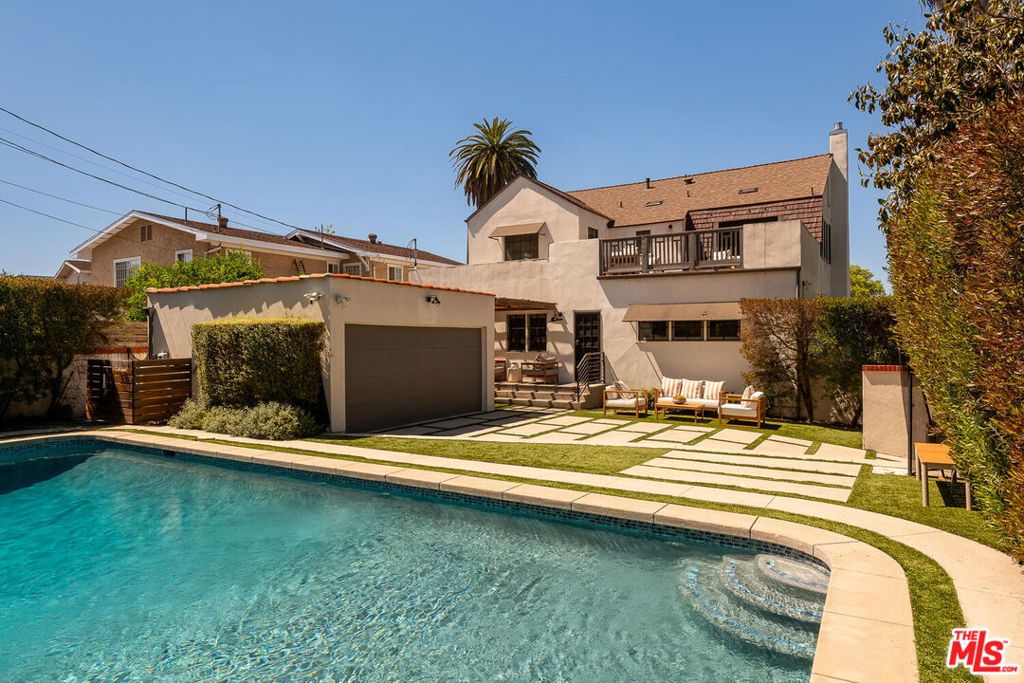 Image 36 of property listing at 940 Westchester Place, Los Angeles, CA 90019