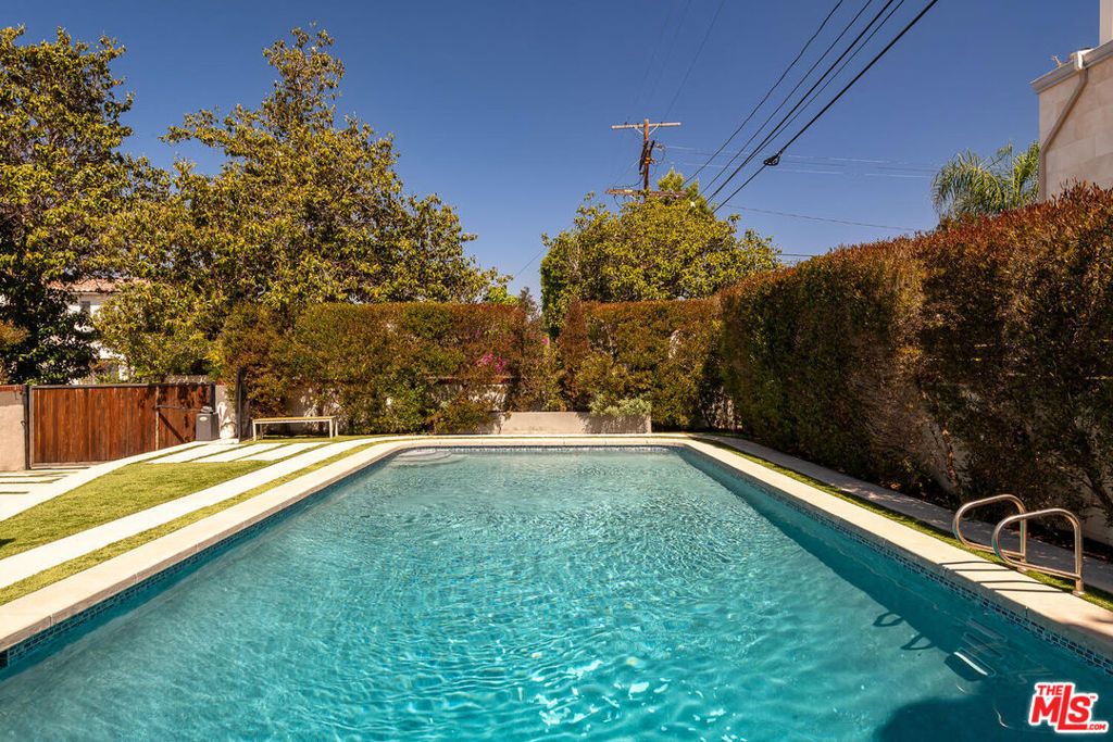 Image 38 of property listing at 940 Westchester Place, Los Angeles, CA 90019