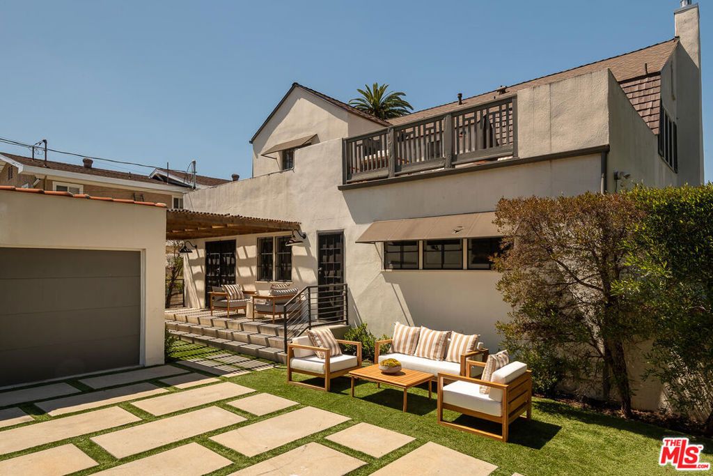 Image 39 of property listing at 940 Westchester Place, Los Angeles, CA 90019