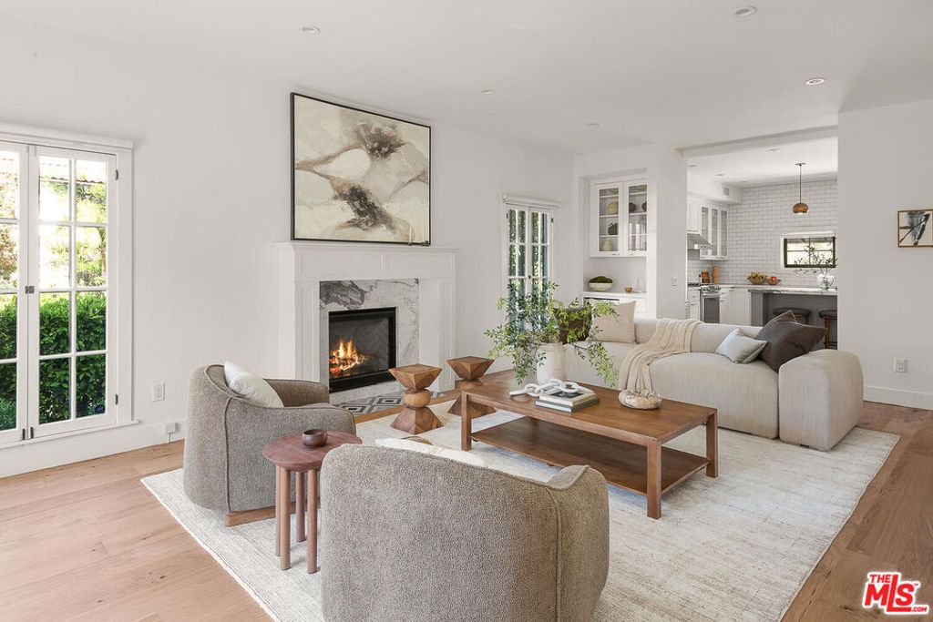 Image 8 of property listing at 940 Westchester Place, Los Angeles, CA 90019