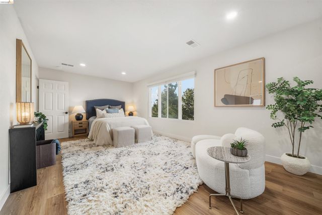 2115 Valente Cir, Martinez, CA 94553