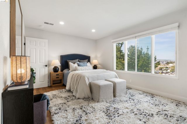 2115 Valente Cir, Martinez, CA 94553