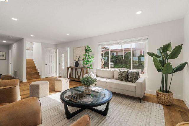 2115 Valente Cir, Martinez, CA 94553