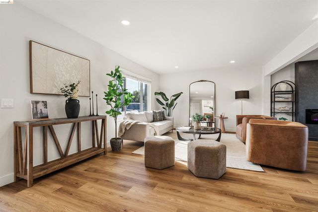 2115 Valente Cir, Martinez, CA 94553