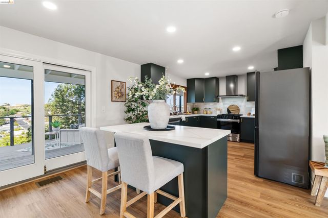 2115 Valente Cir, Martinez, CA 94553