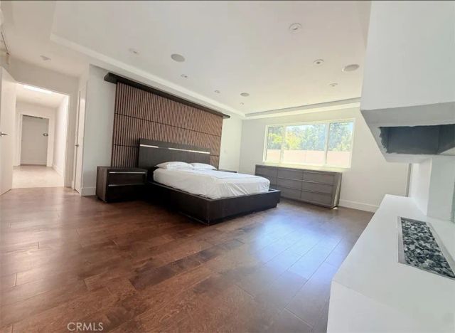 1801 Roscomare Road, Los Angeles, CA 90077