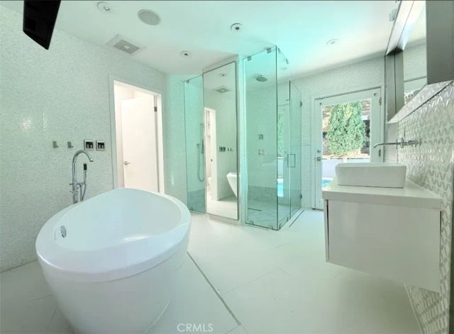 1801 Roscomare Road, Los Angeles, CA 90077
