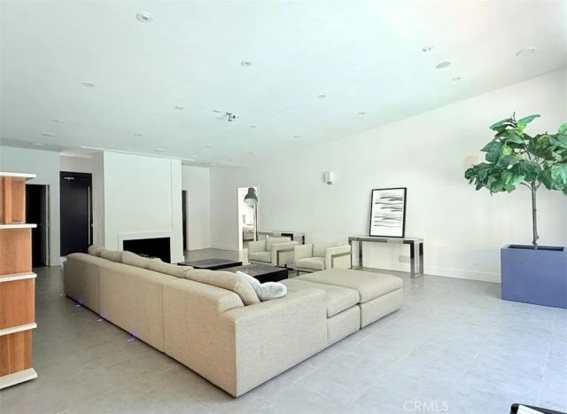 1801 Roscomare Road, Los Angeles, CA 90077