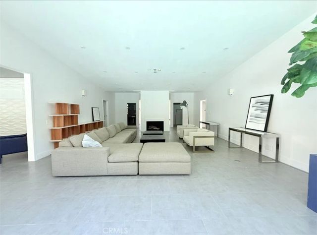 1801 Roscomare Road, Los Angeles, CA 90077