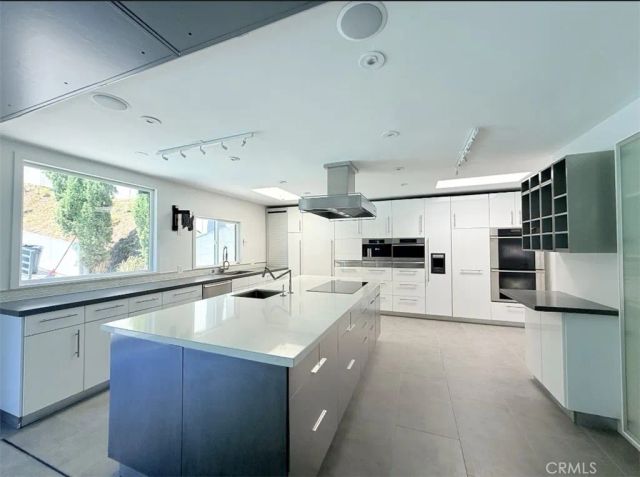 1801 Roscomare Road, Los Angeles, CA 90077