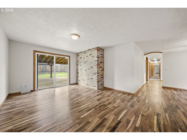 6335 Se MOLT St, Milwaukie, OR 97267