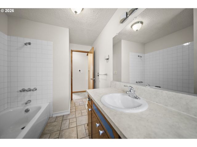 6335 Se MOLT St, Milwaukie, OR 97267