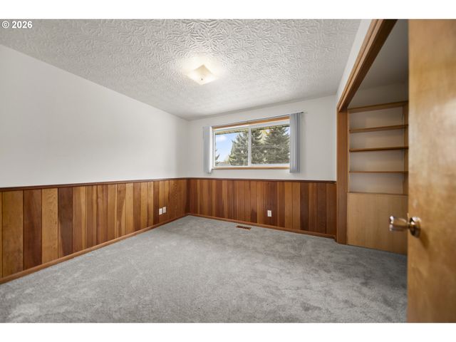 6335 Se MOLT St, Milwaukie, OR 97267