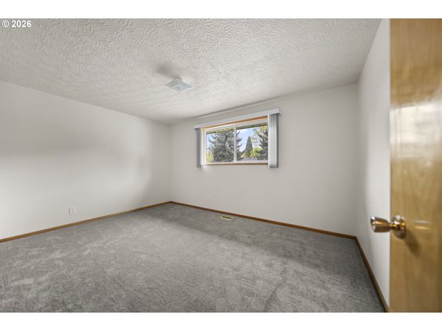 6335 Se MOLT St, Milwaukie, OR 97267