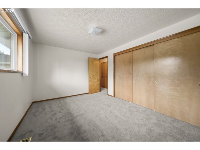 6335 Se MOLT St, Milwaukie, OR 97267