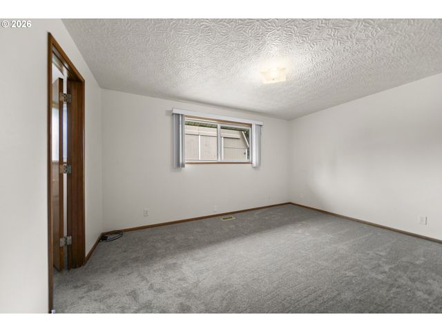 6335 Se MOLT St, Milwaukie, OR 97267