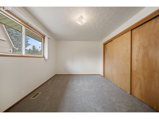 6335 Se MOLT St, Milwaukie, OR 97267