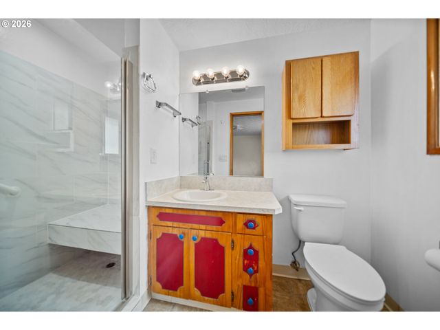 6335 Se MOLT St, Milwaukie, OR 97267