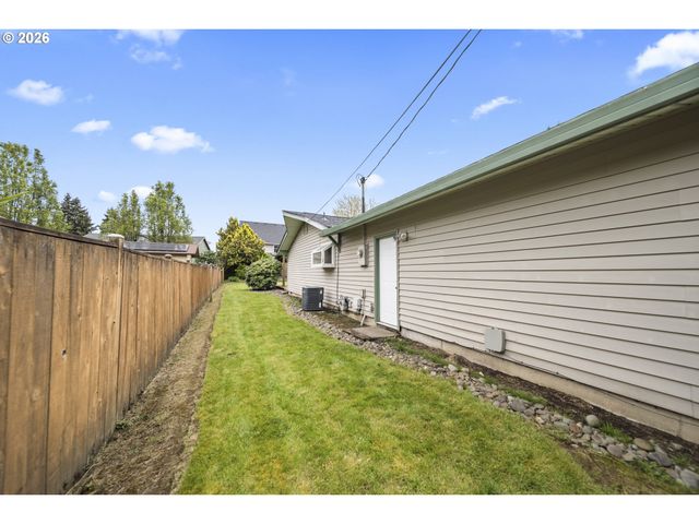 6335 Se MOLT St, Milwaukie, OR 97267