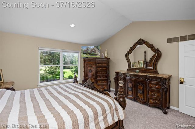 2322 Sandlewood Drive, White Lake, MI 48383