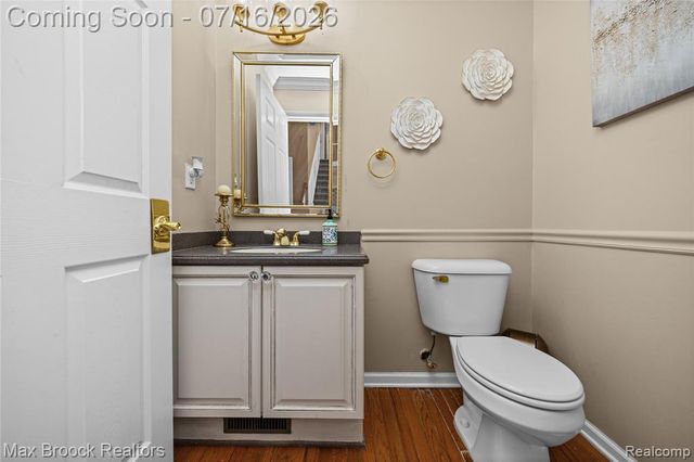 2322 Sandlewood Drive, White Lake, MI 48383