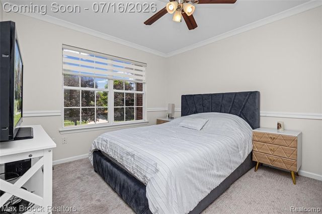 2322 Sandlewood Drive, White Lake, MI 48383