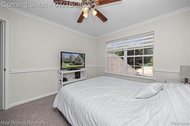 2322 Sandlewood Drive, White Lake, MI 48383