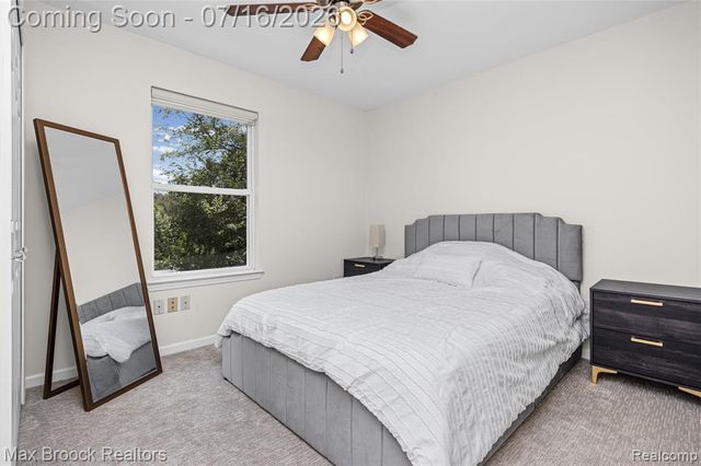 2322 Sandlewood Drive, White Lake, MI 48383