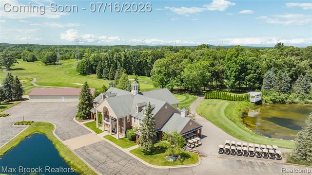 2322 Sandlewood Drive, White Lake, MI 48383