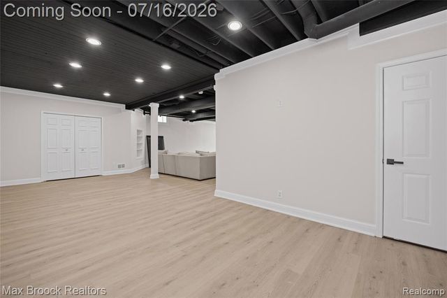 2322 Sandlewood Drive, White Lake, MI 48383