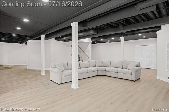 2322 Sandlewood Drive, White Lake, MI 48383