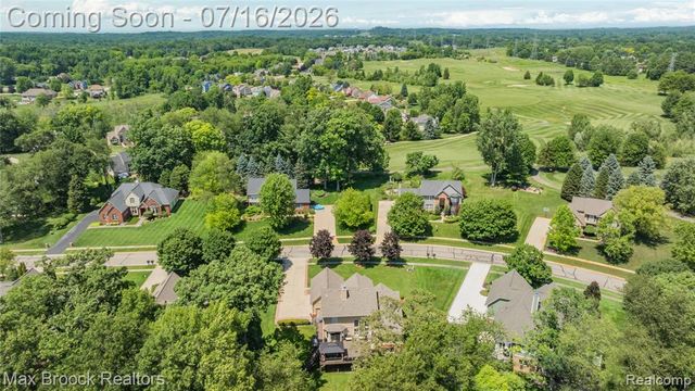 2322 Sandlewood Drive, White Lake, MI 48383