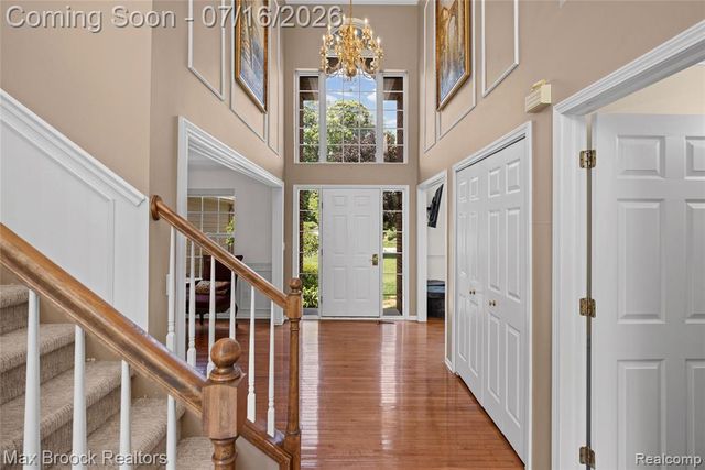 2322 Sandlewood Drive, White Lake, MI 48383