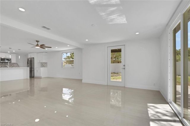 2181 52nd LN SW, Naples, FL 34116