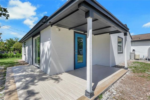 2181 52nd LN SW, Naples, FL 34116