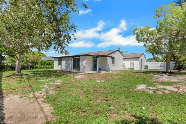2181 52nd LN SW, Naples, FL 34116