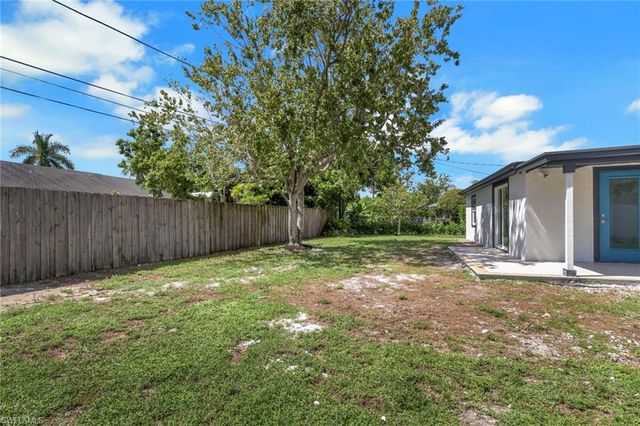 2181 52nd LN SW, Naples, FL 34116